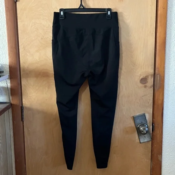 POP Fit Black Leggings - Picture 2 of 3